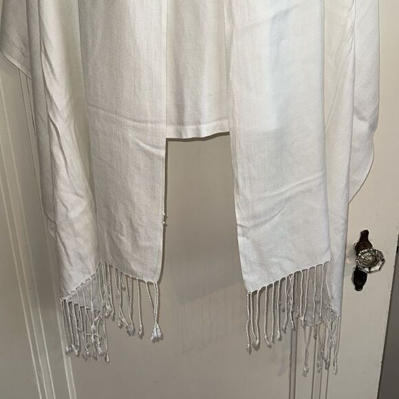 White shawl/wrap with fringe hem - Picture 3 of 6